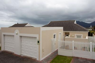 House For Sale in Capri, Cape Town