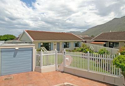House For Sale in Fish Hoek, Cape Town